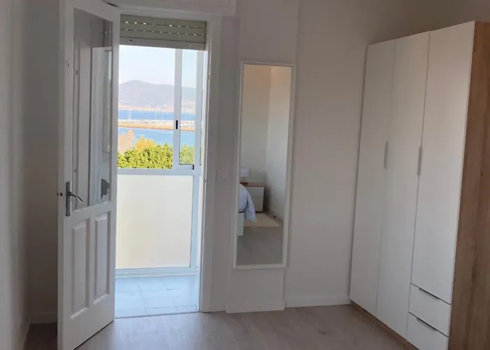 Playa Alcabre Apartment *